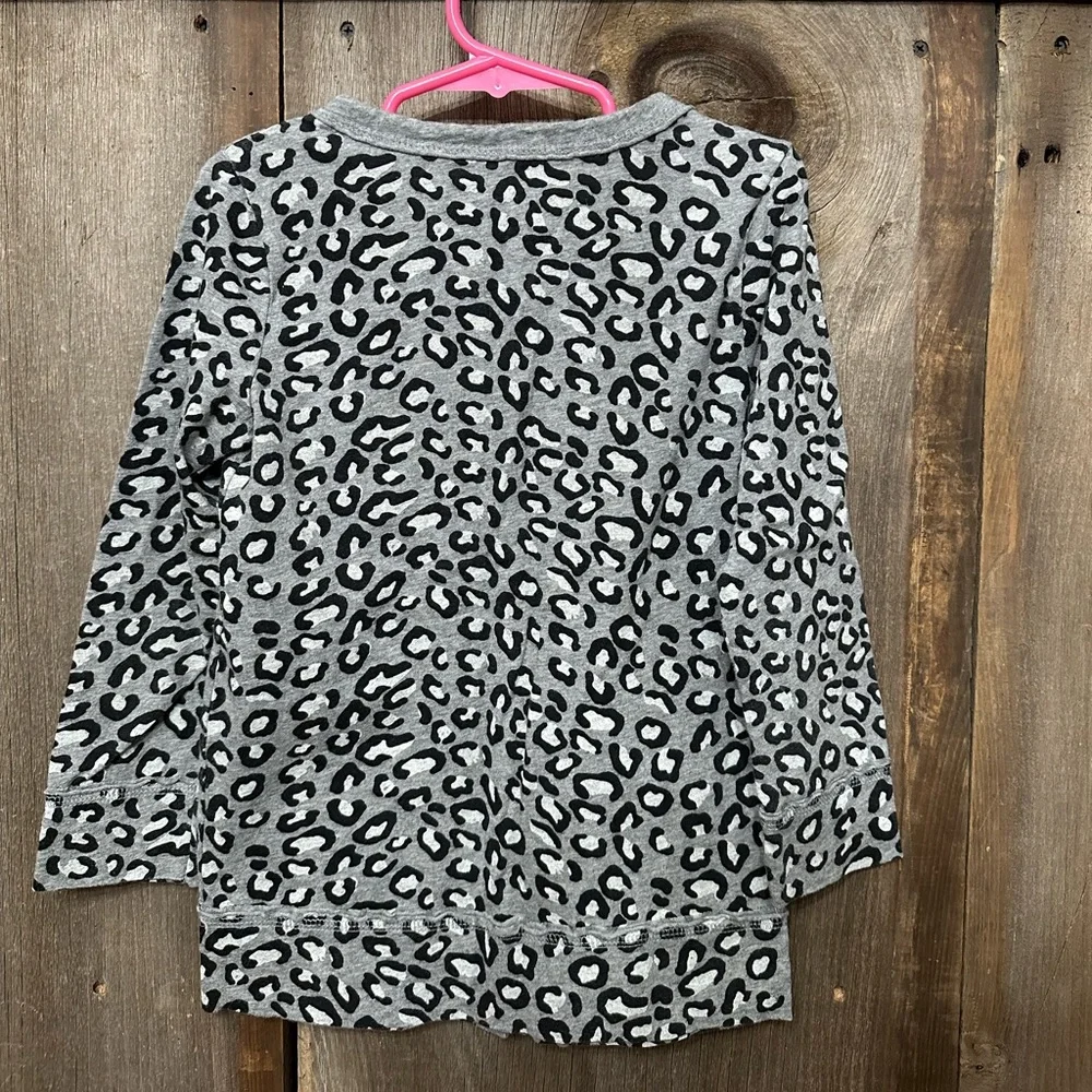 2010 Old Navy Animal Leopard Print Cardigan in Gray Size 5T Girls